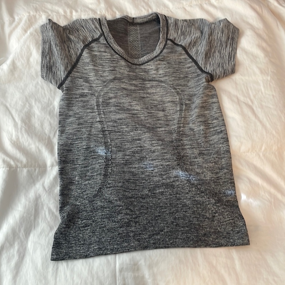 LULULEMON TOP